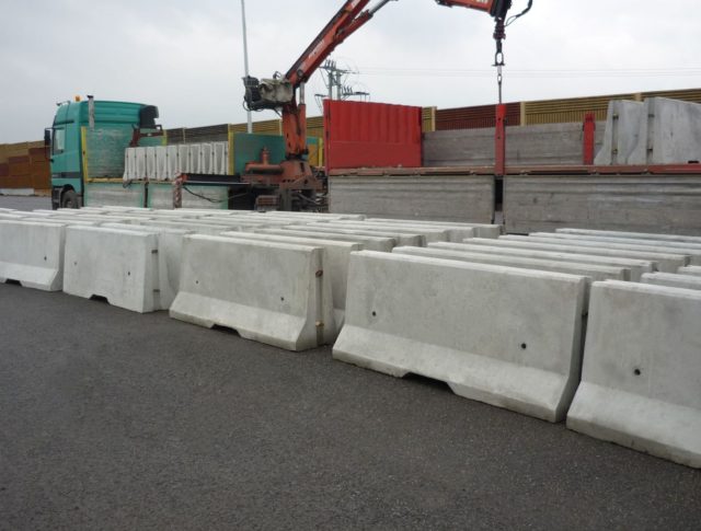 Rozładunek barier betonowych BPPS
