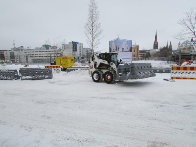 Transport wózkiem widłowym barier SofiBox